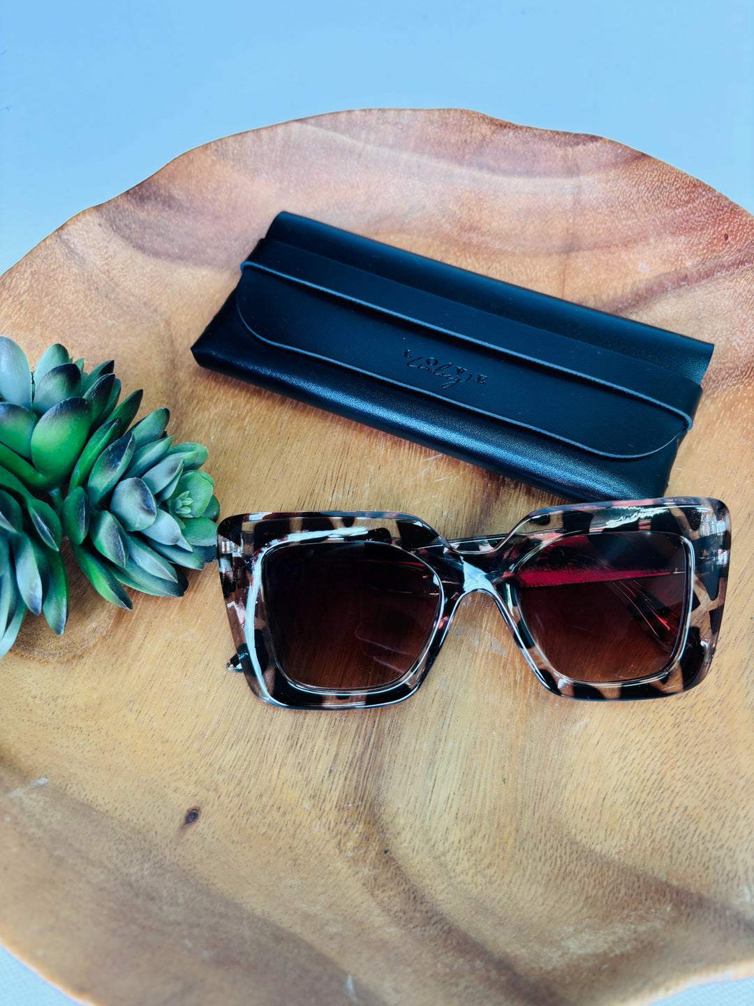 Glam Wide Frame Sunnies
