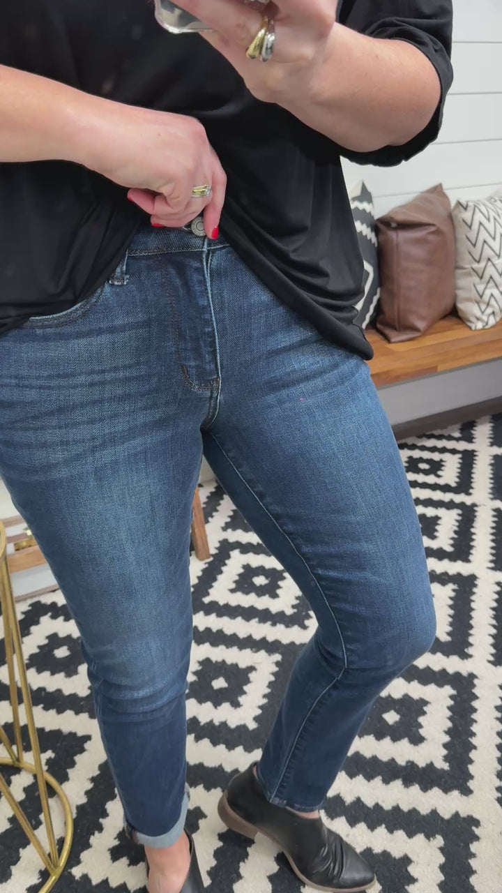 Judy Blue Sadie Slim Straight Mid Rise Jeans
