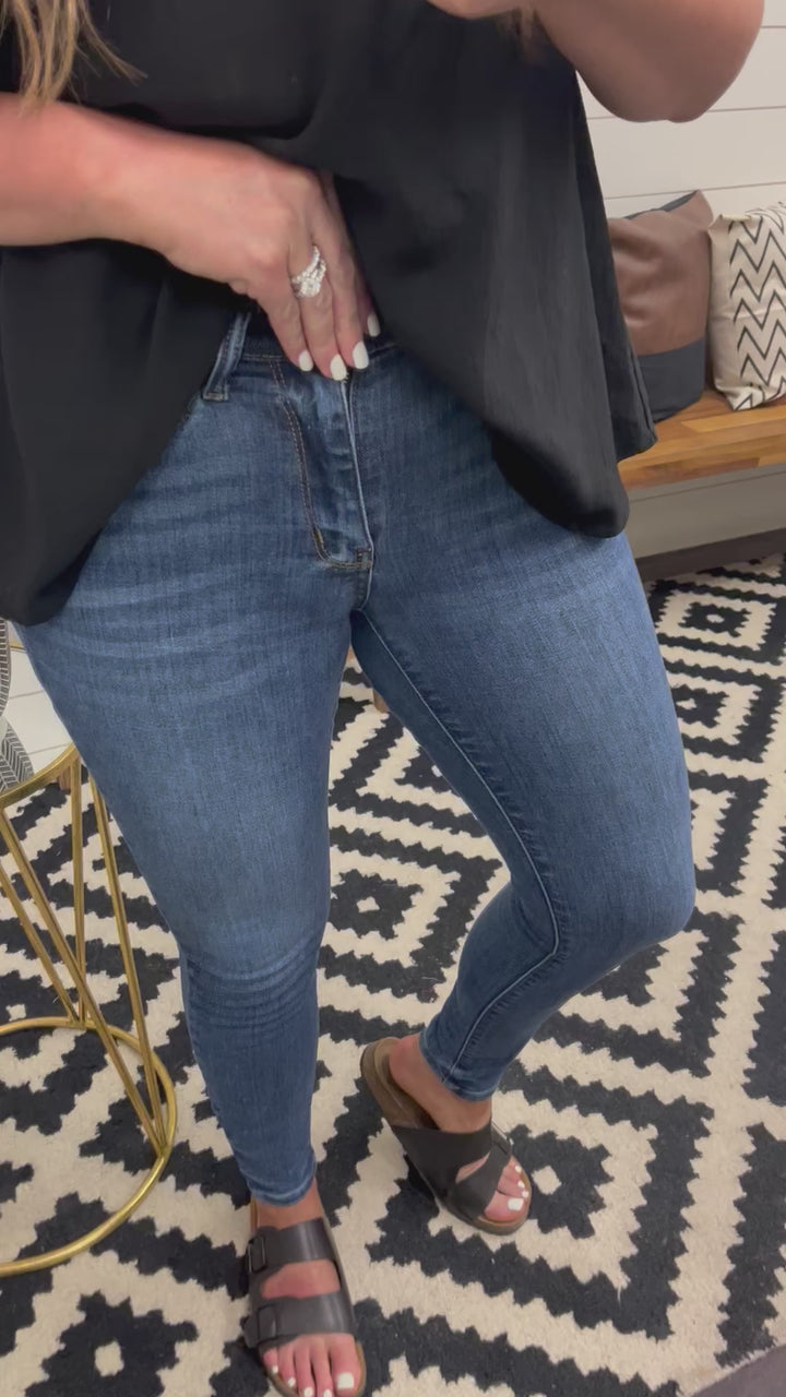BEST SELLER RESTOCKED! Judy Blue: Mandy Mid Rise Medium Wash Skinny Jean